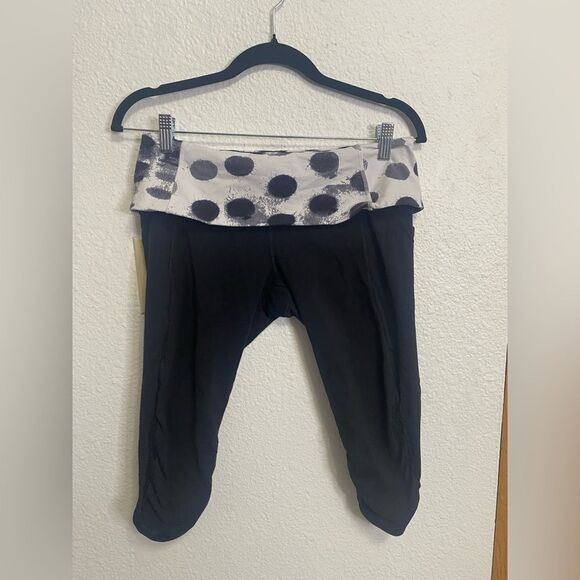 Vintage Lululemon Run: Nothing To Hide Crop
Black / Seaside Dot White / Black - Picture 1 of 14
